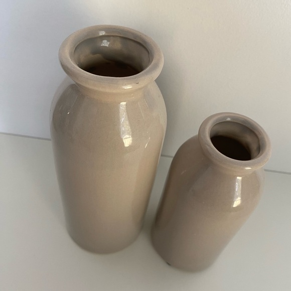 Set of two ceramic flower vases - Picture 2 of 6